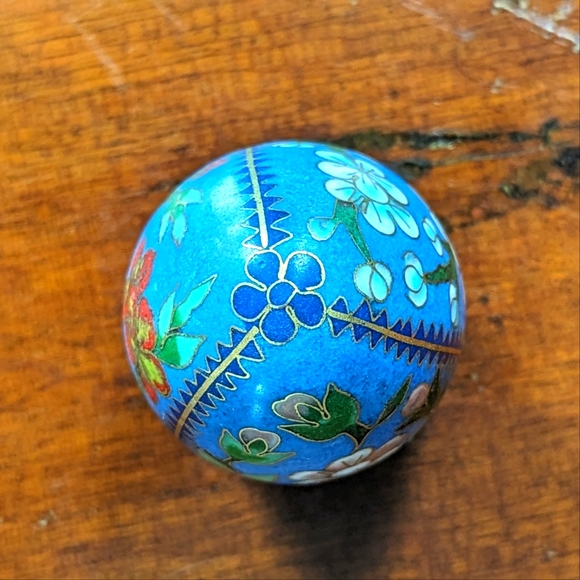 Exquisite Vintage Blue Chinese Cloisonné Egg with Blossom Motif - Picture 4 of 8